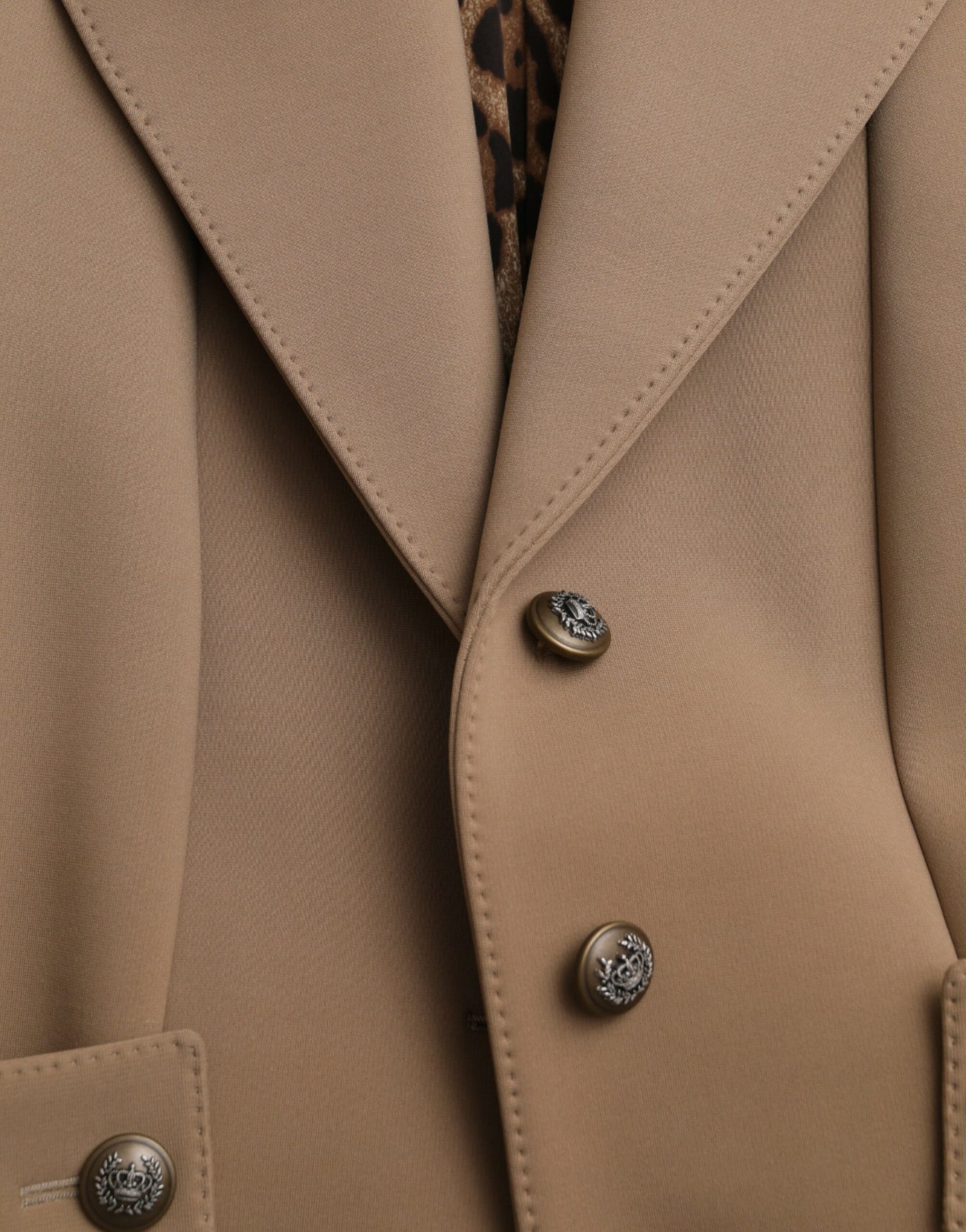 Chaqueta gabardina larga con botones en marrón de Dolce &amp; Gabbana