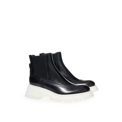 Botas de piel elegantes de Alexander McQueen en negro atemporal