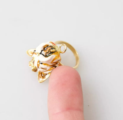 Anillo para perro con accesorio para mascota en resina beige y latón dorado de Dolce &amp; Gabbana