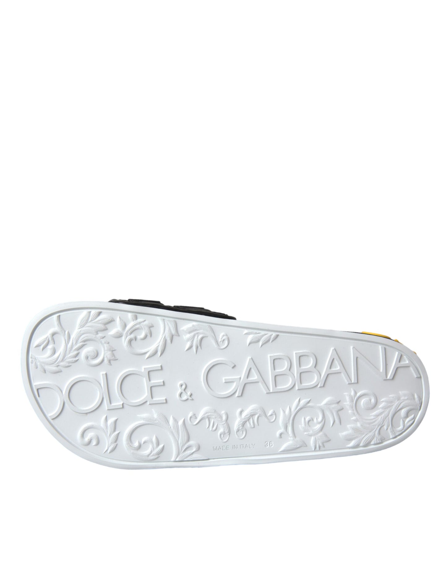 Sandalias planas y zapatos de playa con logo en blanco y negro de Dolce &amp; Gabbana