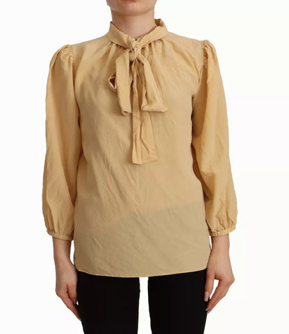 Blusa de seda con cuello Ascot y camisa color mostaza de Dolce &amp; Gabbana