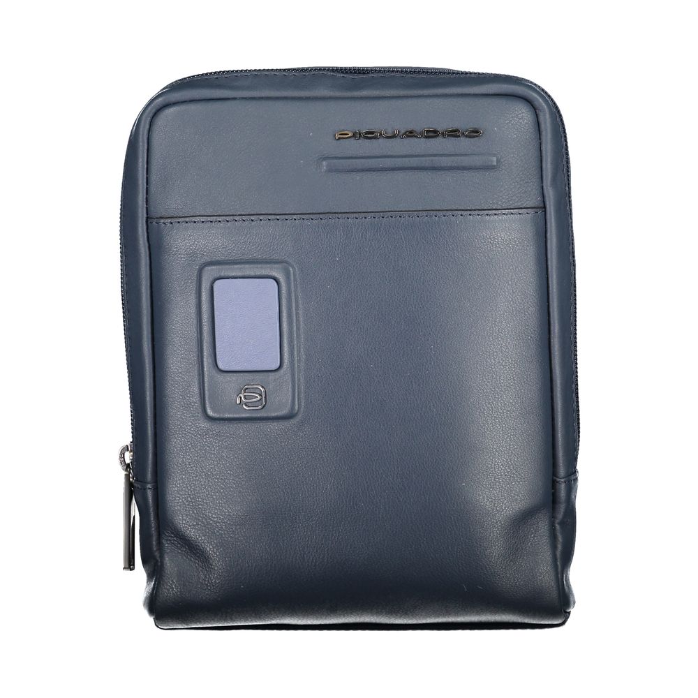 Elegante bolso de hombro de cuero azul con detalles en contraste