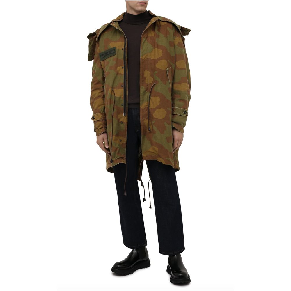 Parka con capucha y textura de camuflaje y detalles de piel de Dsquared²