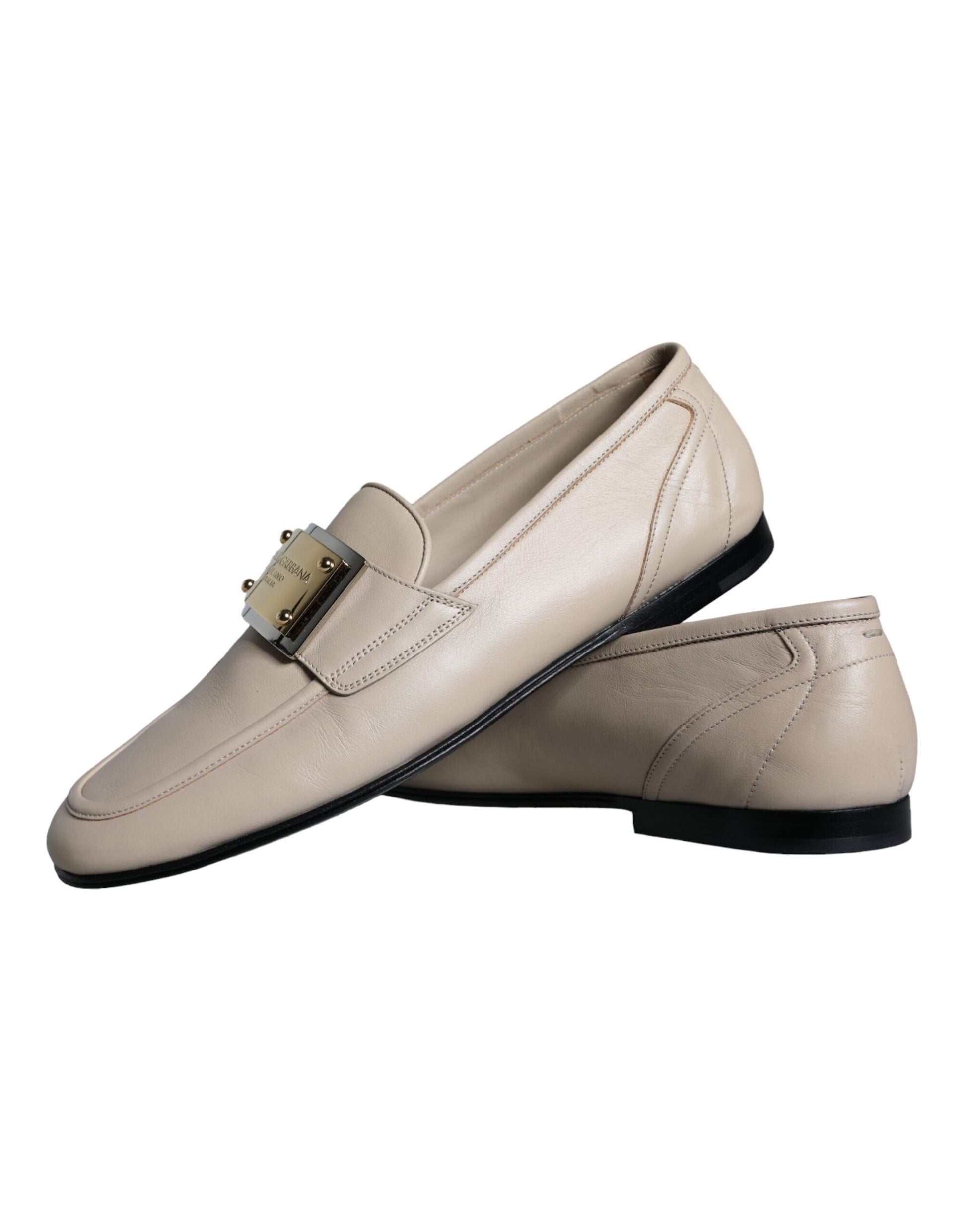 Mocasines sin cordones con placa del logotipo en cuero beige de Dolce &amp; Gabbana para hombre