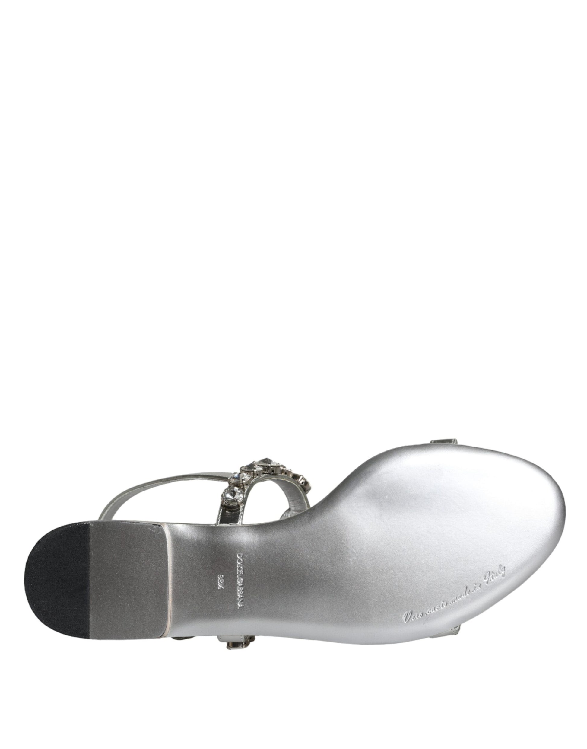 Sandalias planas con cristales plateados de Dolce &amp; Gabbana, chanclas y zapatos
