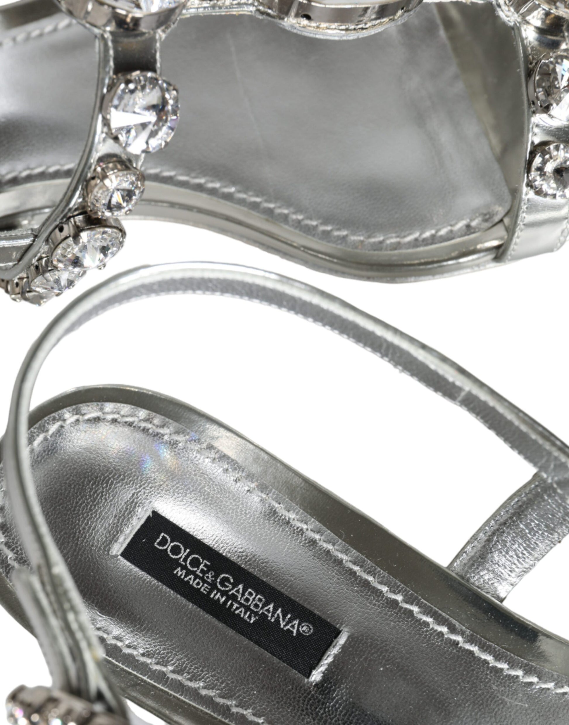 Sandalias planas con cristales plateados de Dolce &amp; Gabbana, chanclas y zapatos