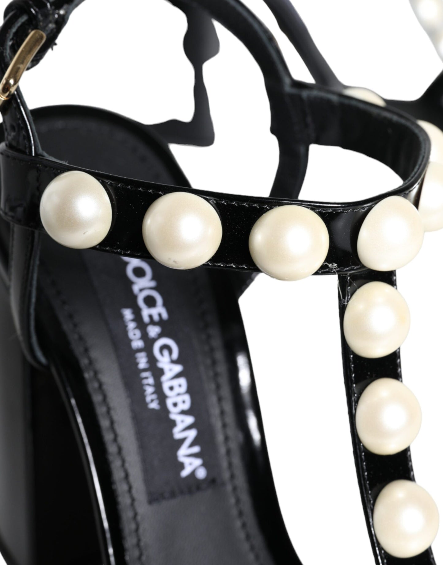 Sandalias con tiras en T y perlas de cuero negro de Dolce &amp; Gabbana