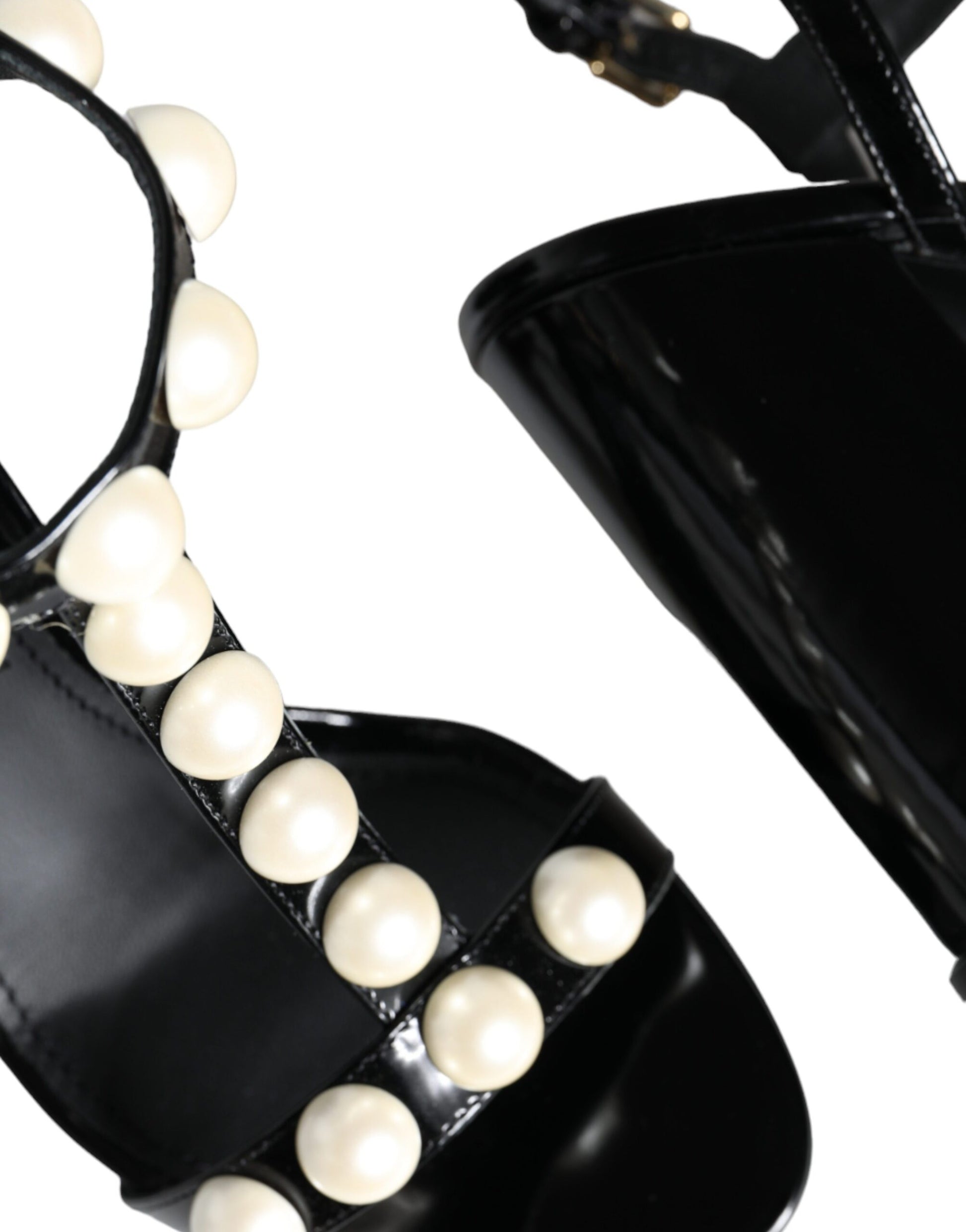 Sandalias con tiras en T y perlas de cuero negro de Dolce &amp; Gabbana
