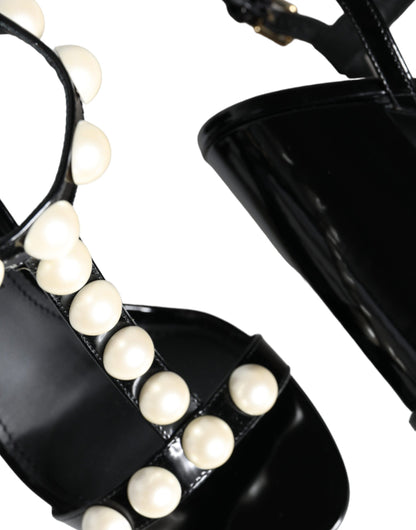 Sandalias con tiras en T y perlas de cuero negro de Dolce &amp; Gabbana