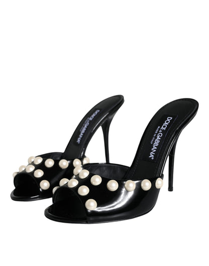 Sandalias planas con perlas de cuero negro de Dolce &amp; Gabbana