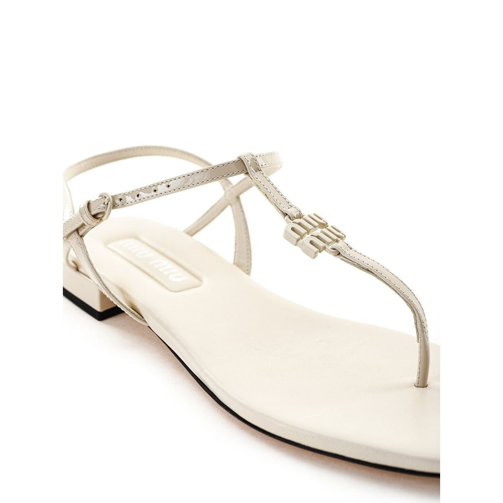 Sandalia Vernice beige de Miu Miu