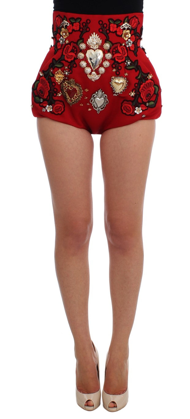 Mini shorts de seda roja adornados con cristales de Dolce &amp; Gabbana