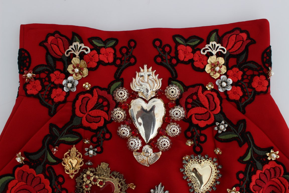 Mini shorts de seda roja adornados con cristales de Dolce &amp; Gabbana