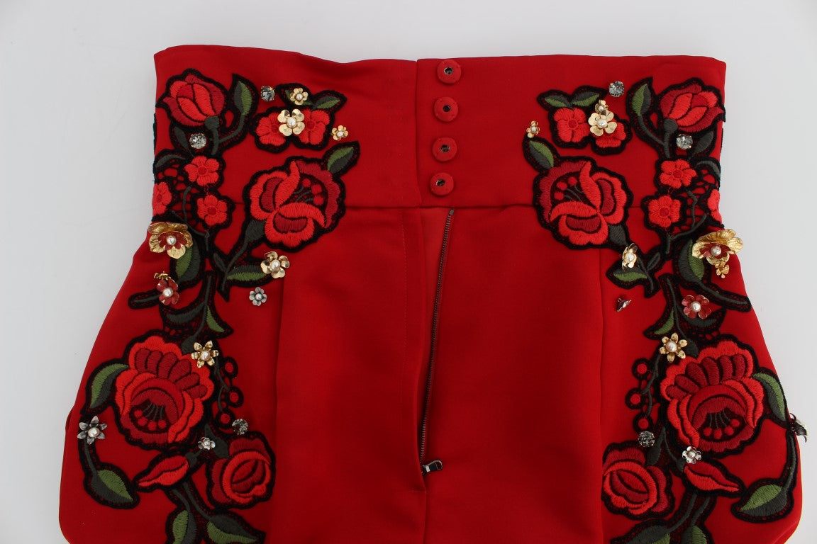 Mini shorts de seda roja adornados con cristales de Dolce &amp; Gabbana