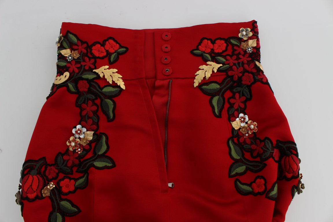 Mini shorts elegantes de seda roja con bordados de Dolce &amp; Gabbana