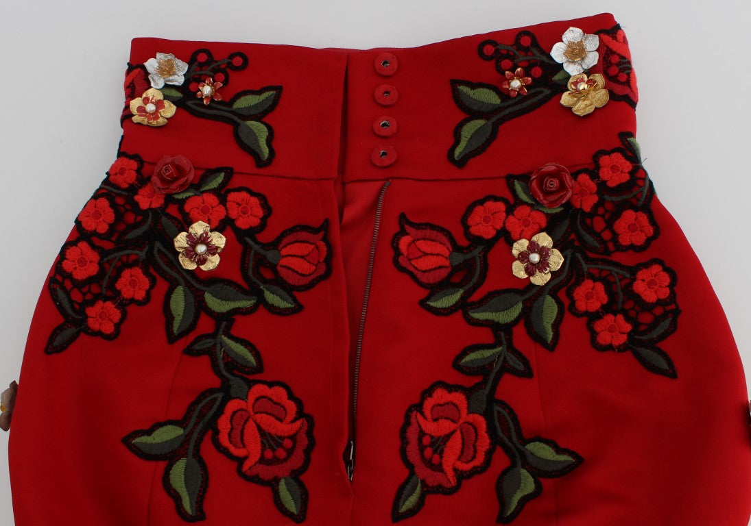 Pantalones cortos de seda roja con bordados florales de Dolce &amp; Gabbana