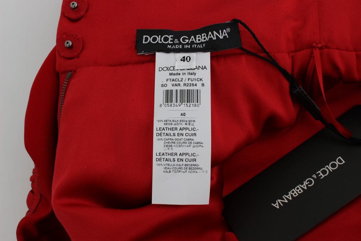 Pantalones cortos de seda roja con bordados florales de Dolce &amp; Gabbana