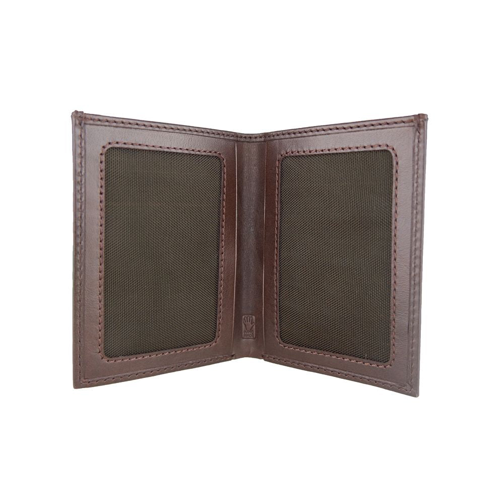 Elegante porta pasaporte de cuero marrón oscuro